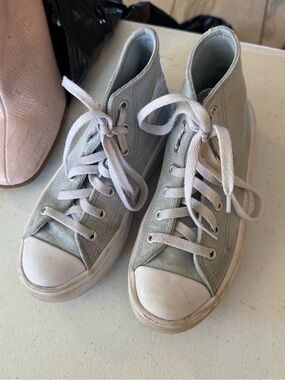 Converse Kids High-Top Sneakers in Light Gray and White